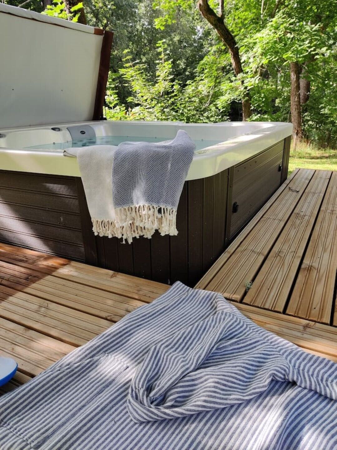 Tina de hidromasaje al aire libre