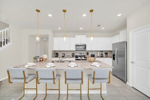 Fridge, microwave, oven, stovetop - Pool Privacy! Value! Epic Resort 7 mi 2 Disney-830 (Davenport)