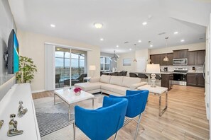 Interior - Spacious 5 Bed Pool Home with Game Room-1721KL (Davenport)