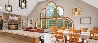 Ultimate 9 BD Getaway: Theater, Game Room, Firepits, 2 Kitchens, River Frontage