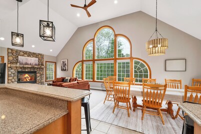 Ultimate 9 BD Getaway: Theater, Game Room, Firepits, 2 Kitchens, River Frontage