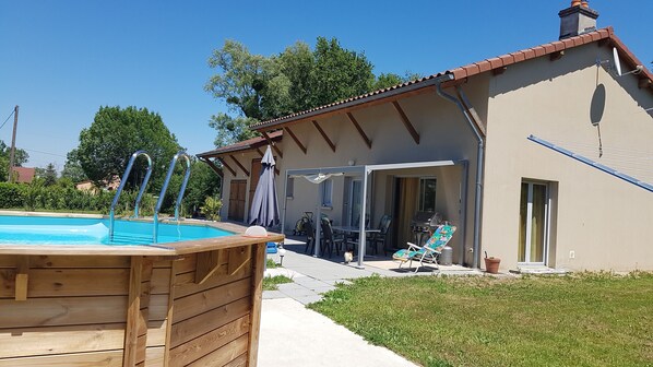 Outdoor pool - Monis Ruhiges Ferienhaus (Ménetreuil)