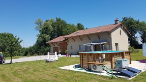 Outdoor spa tub - Monis Ruhiges Ferienhaus (Ménetreuil)