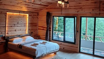 Economy Double Room, Mountain View | Living area