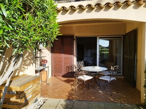 Outdoor dining - St Cyprien Stay between Sea and Green (Saint-Cyprien)