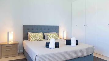 2 quartos, ferros/tábuas de passar roupa, Wi-Fi de cortesia