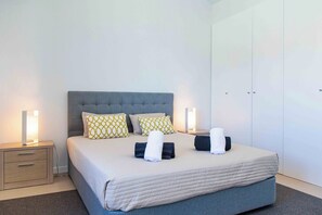 2 quartos, ferros/tábuas de passar roupa, Wi-Fi de cortesia