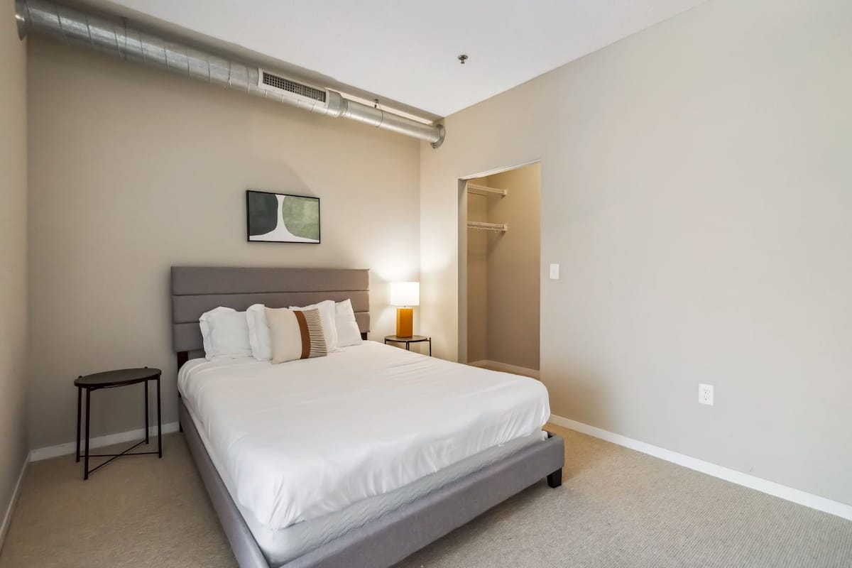 Deluxe Apartment, 2 Bedrooms, Non Smoking | 2 bedrooms, desk, laptop workspace, iron/ironing board