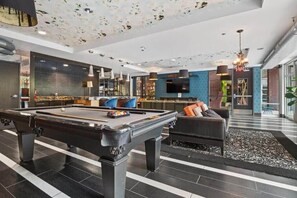 Lounge - CozySuites at Mill District (Minneapolis)