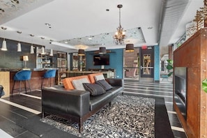 Lounge - CozySuites at Mill District (Minneapolis)