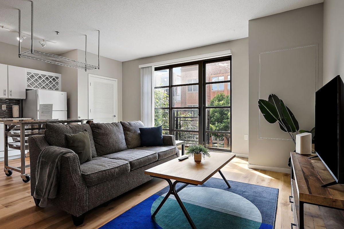 Deluxe Apartment, 1 Bedroom | Living area | 42-inch Smart TV with digital channels, Netflix, Hulu