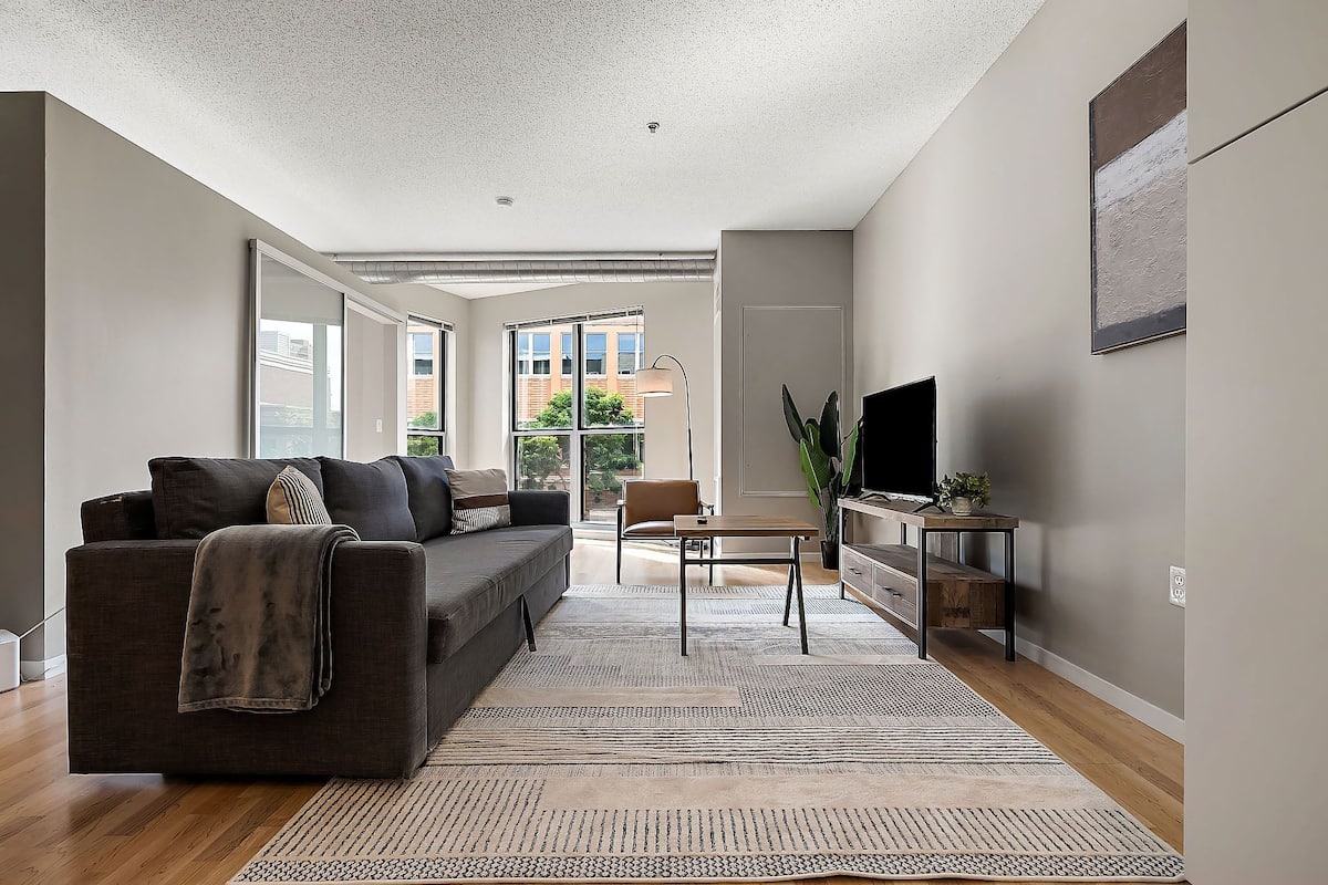 Deluxe Apartment, 1 Bedroom | Living area | 42-inch Smart TV with digital channels, Netflix, Hulu
