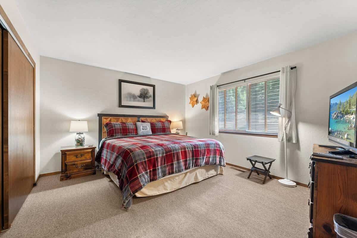 3 bedrooms, desk, iron/ironing board, free WiFi