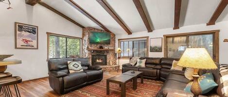 Smart TV, chimenea y reproductor de DVD