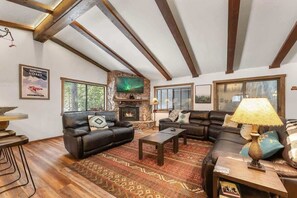 Smart TV, fireplace, DVD player