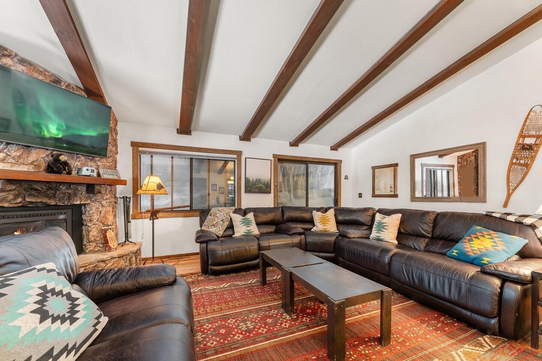 Smart TV, fireplace, DVD player