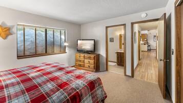 3 soverom, skrivebord, strykejern/-brett og wi-fi (inkludert)