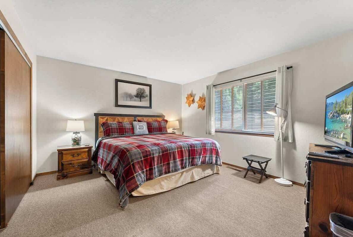 3 soverom, skrivebord, strykejern/-brett og wi-fi (inkludert)