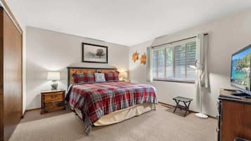 3 soverom, skrivebord, strykejern/-brett og wi-fi (inkludert)