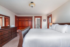 4 室のベッドルーム、デスク、WiFi、ベッドシーツ