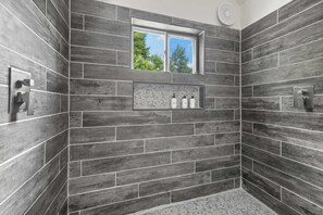 シャワー、ヘアドライヤー、タオル