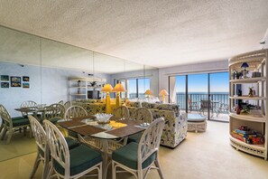 Interior - XPLORIE ACTIVITIES & LINENS INCLUDED*! Direct oceanfront 2BR/den Plaza condo. Indoor/outdoor pools. (Ocean City)