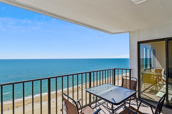 Outdoor dining - XPLORIE ACTIVITIES & LINENS INCLUDED*! Direct oceanfront 2BR/den Plaza condo. Indoor/outdoor pools. (Ocean City)