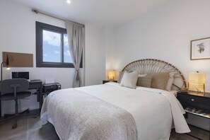 2 bedrooms, iron/ironing board, free WiFi, bed sheets - Luxury Apartment with Garden in Higueron (Fuengirola)
