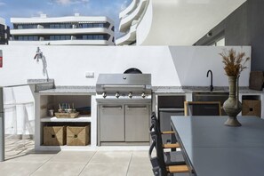 Outdoor dining - Luxury Apartment with Garden in Higueron (Fuengirola)