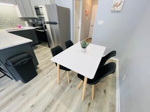 Dining - Sunny Getaway * 1BR condo close to the beach (A) (Myrtle Beach)