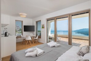 4 bedrooms, iron/ironing board, WiFi, bed sheets - Majestic Coastal Retreat - Villa Mayan (Rabac)