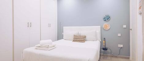 1 slaapkamer, een strijkplank/strijkijzer, wifi, beddengoed