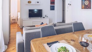 Interior - Spacious cozy 2BR/2BA in the city center (Gibraltar)