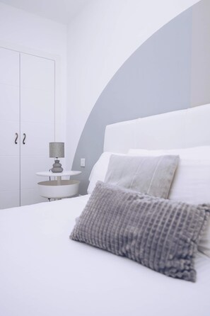 10 bedrooms, iron/ironing board, WiFi, bed sheets