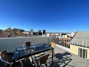 Outdoor dining - Modern 1BR with rooftop terrace in the city centre (Gibraltar)