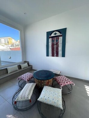 Dining - Modern 1BR with rooftop terrace in the city centre (Gibraltar)