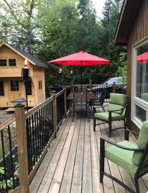 Outdoor dining - Cozy Coe Island Oasis (Faraday)