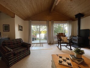 Fireplace - Cozy Coe Island Oasis (Faraday)