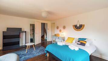 5 bedrooms, internet, bed sheets