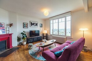 TV - Large friendly house - sleeps 10 (Pabu)