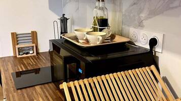 Frigorifero, microonde, forno, macchina per tè/caffè