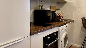 Refrigerador, microondas, horno, cafetera/tetera