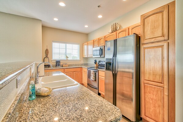 Fridge, microwave, oven, stovetop - 1039 Ocean Air, salty hair, no cares (Westport)