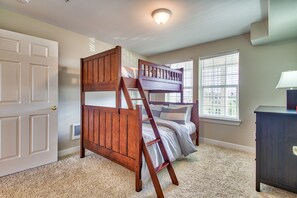 2 bedrooms, free WiFi, bed sheets - 1027 - Let the Currents Guide You (Westport)