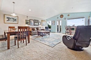 Smart-TV, Kamin, DVD-Player, Stereoanlage