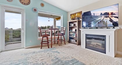 1333 A Pleasant Surprise with a peak-a-boo view!