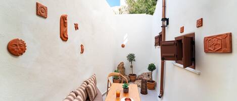 تناول الطعام بالخارج