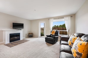 Smart TV, fireplace, DVD player, stereo