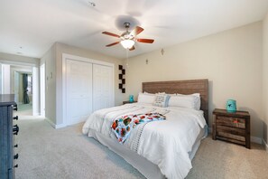 2 عدّة غرف نوم وواي فاي مجانًا وملاءات أسرّة