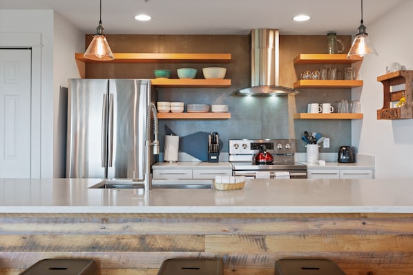 Fridge, microwave, oven, stovetop - 613 - A paw-some place for rest, relaxation, and Ball! (Westport)
